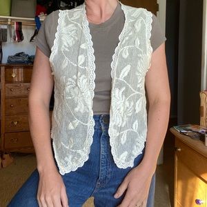 Vintage lace vest in great condition